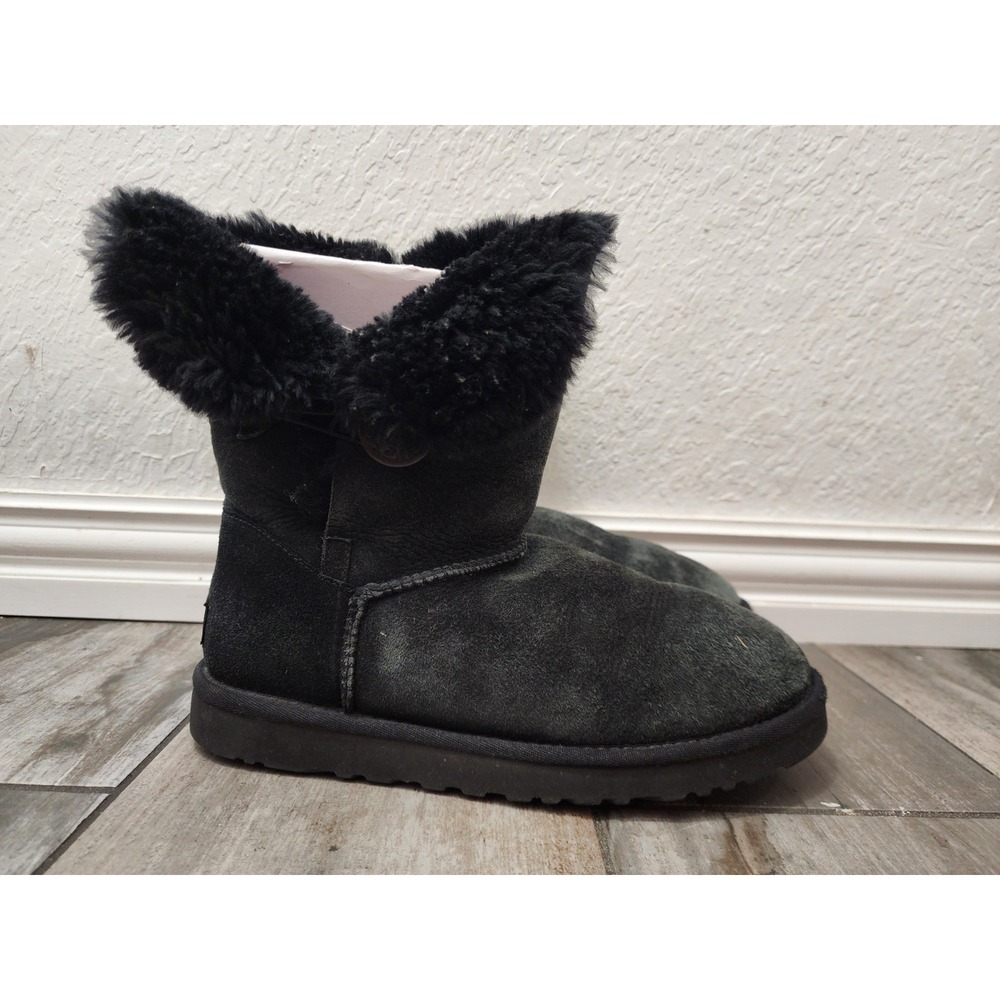 UGG Bailey Button II Black Size 7 Sheepskin Suede Boots Clean Cozy Winter Great